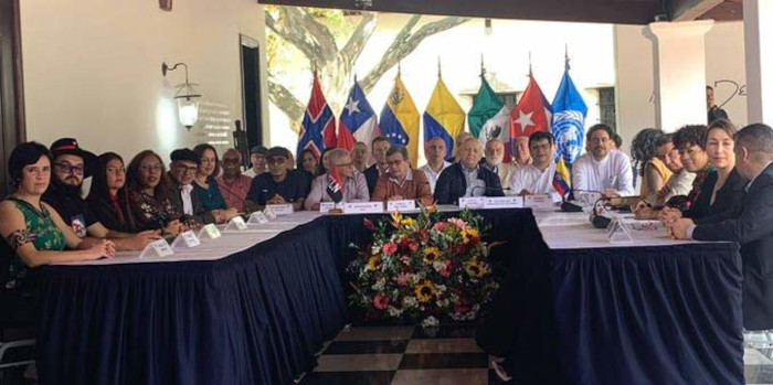 La Mesa de Diálogos de Paz entre el Gobierno y el Ejército de Liberación Nacional solicitaron al presidente Petro, y al primer comandante del ELN, Antonio García, un día más para realizar el evento de clausura del tercer ciclo de conversaciones. Foto: Tomada de prensa-latina.cu Presidente de Colombia viajará a La Habana
