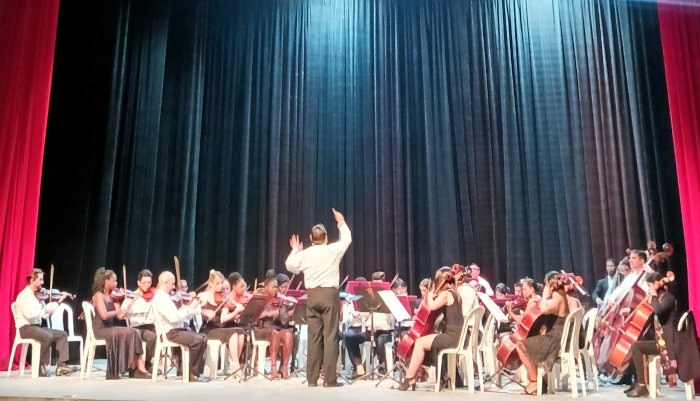 Photos: From the author Camagüey’s Symphony Orchestra, conductor and Mexican violinist Armando Vargas