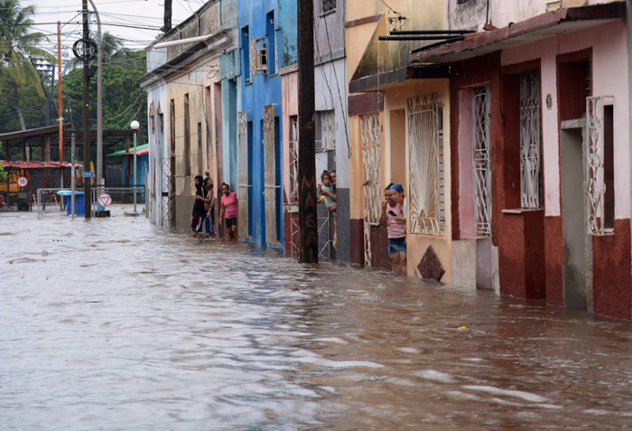 Foto: Rodolfo Blanco Cué/ ACN Inundaciones y evacuados en la ciudad de Camagüey, activan Consejo de Defensa
