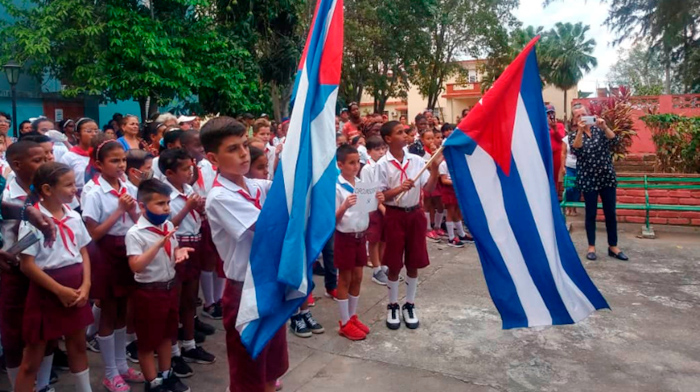 Fotos: De la autora Abanderan pioneros que custodiarán las urnas en Camagüey