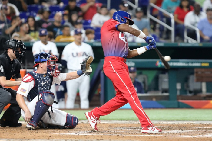 El pelotero Yoelkis Guibert, durante el partido semifinal frente a la selección de Estados Unidos. Foto: Roberto Morejón/ Periódico Jit-Inder TeamAsere: más allá del buen papel competitivo