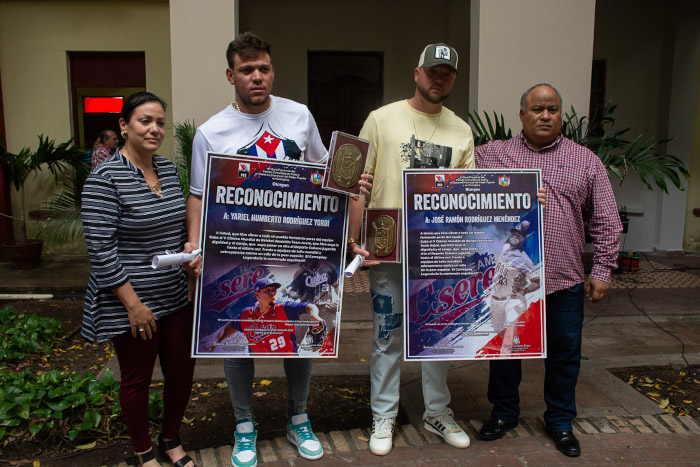 Fotos: Leandro Pérez Pérez/ Adelante En casa el abrazo a los Rodríguez Clásicos