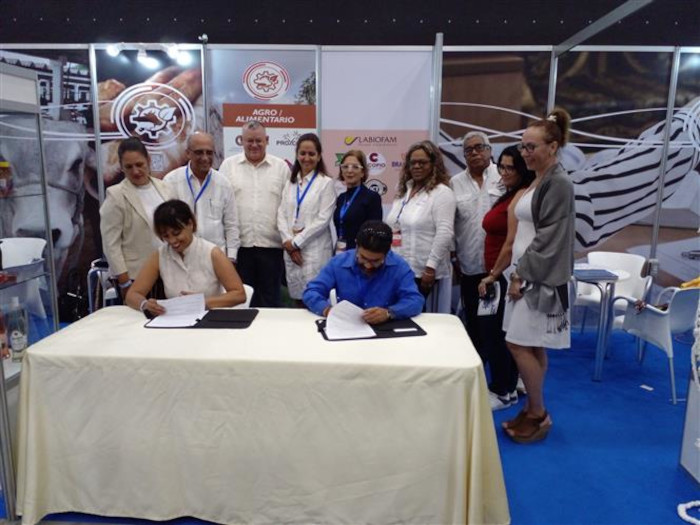 Foto: Tomada de prensa-latina.cu Suscribe industria alimentaria cubana nuevo contrato en Panamá