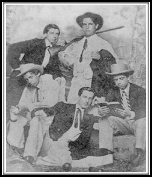 Ignacio junto a amigos de la juventud.