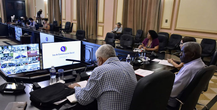 Foto: @AsambleaCuba  Diputados discuten proyecto de ley de Comunicación Social