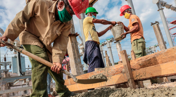 Joven colectivo Vanguardia Nacional de la Construcción 