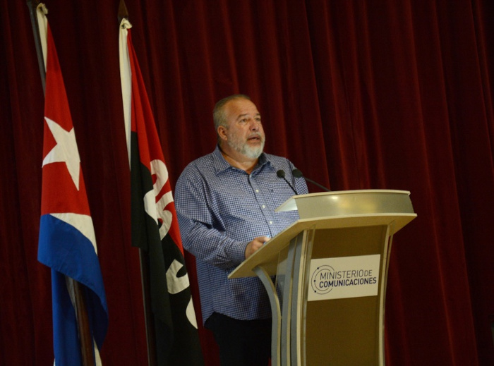Manuel Marrero, Primer ministro, durante su intervención en la Asamblea de Balance Anual de los ministerios de Educación, efectuada en el Teatro del Ministerio de Comunicaciones.  Foto: Marcelino Vázquez Hernández/ ACN Potenciar unidad en el sector educacional