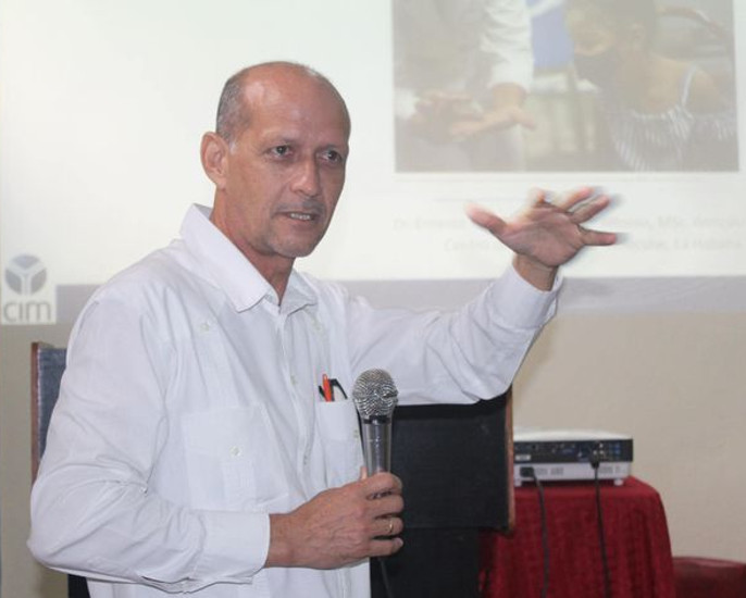 Fotos: Del autor Destacado investigador imparte conferencia sobre producción de vacuna Soberana