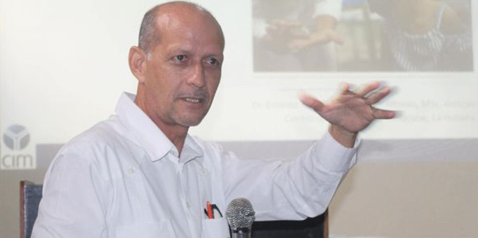Destacado investigador imparte conferencia sobre producción de vacuna Soberana 