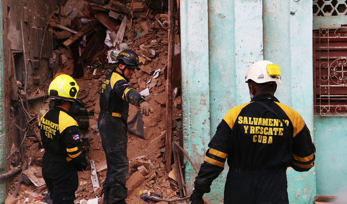 Foto: Tomada de acn.cu Hayan cuerpo de tercera persona atrapada en los escombros