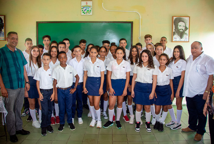 Fotos: Alejandro Rodríguez Rodríguez/ Adelante Esmeraldenses contentos por reparaciones en la escuela Abel Santamaría