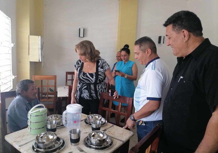 Fotos: Del autor y Gladys Morera/ Cadena Agramonte Titular del Comercio recorre establec