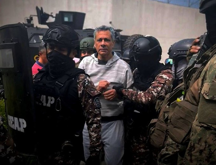 Defensa de Jorge Glas denuncia que el ex vicepresidente ecuatoriano lleva incomunicado más de 48 horas. Foto: Tomada de elpais.cr Mantienen incomunicado a Jorge Glas