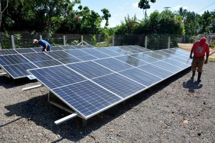 La instalación de equipos bombeo con energía solar beneficiará cerca de 400 000 habitantes. Foto: Ricardo López Hevia/Granma Alistan cambio de matriz energética de sistema de acueducto