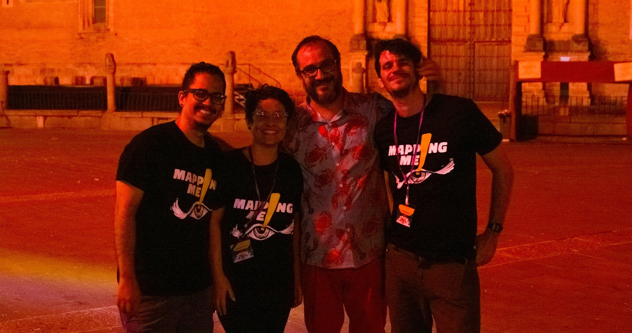  Rodrigo Tamariz con los cubanos Alberto Santos, Gerard Martínez y Yanetsy León, esta última encargada de la conferencia de apertura del programa Mentor, que abordó temas de periodismo, mapping y ciudad.