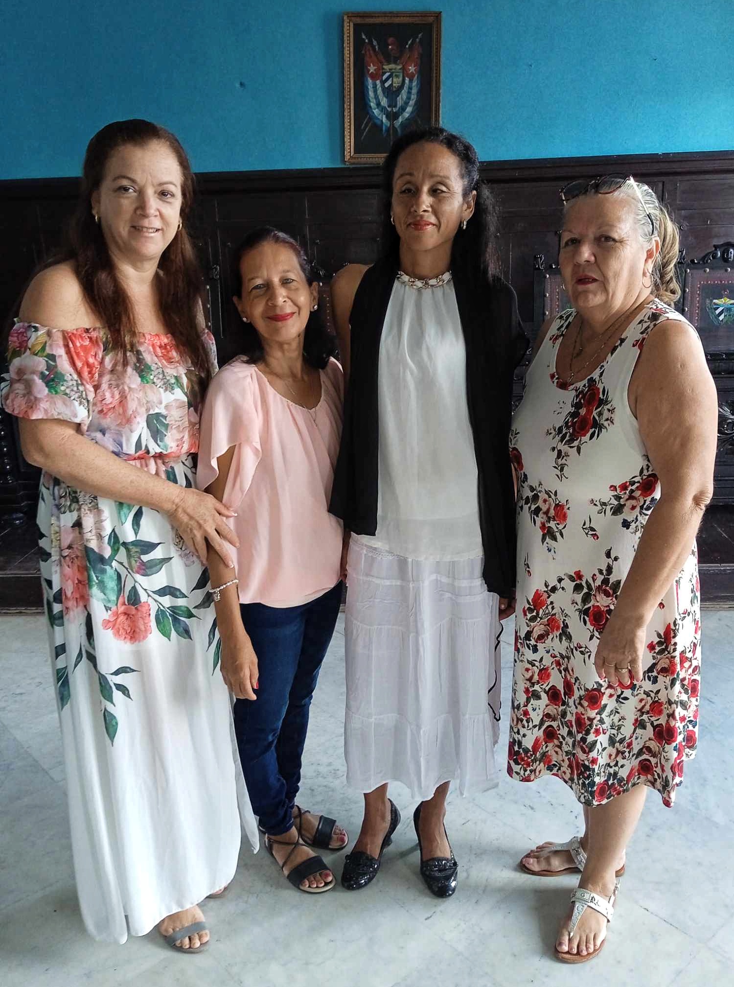 Yuddy (segunda a la derecha) junto a sus compañeras al recibir el certificado de Máster.Foto: Cortesía de la entrevistada