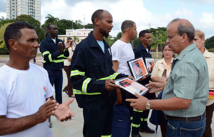 Fotos: Rodolfo Blanco Cué/ ACN Invasores eléctricos de oriente y occidente reciben reconocimiento en Camagüey