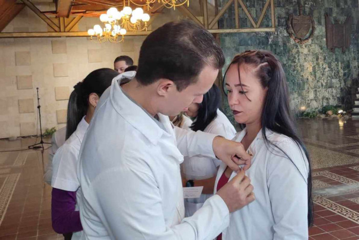 Foto: Tomada de cadena-agramonte.cu Entregan Sello Forjadores del Futuro en Camagüey