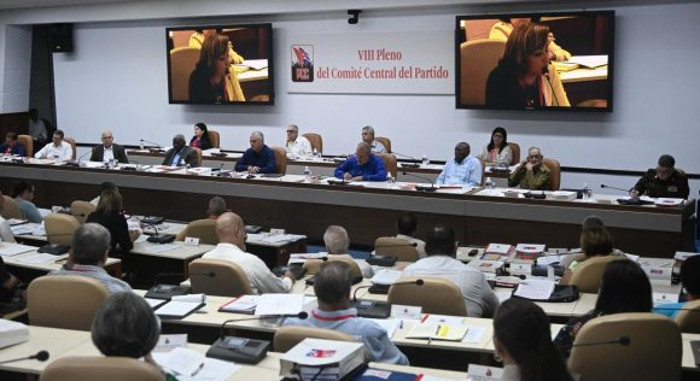 Foto: Tomadas de cubadebate.cu VIII Pleno del Comité Central del PCC