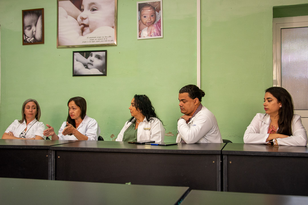 Los doctores Dayannelis, Niulys, Georgina, Daimel y Martha, en ese orden de izquierda a derecha.