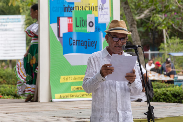 In his speech last year he evoked Fidel Castro and the essences of the Cuban Revolution with the literacy campaign. He said that they are “the ideas to defend the Homeland and the arsenals are the books.” Photo: Leandro Pérez Pérez/ Adelante