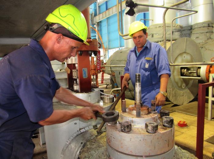 Salió de servicio la unidad 1 de la CTE Felton, para acometer trabajos de mantenimiento por 36 horas. Foto: Tomada de minem.gob.cu Estiman afectación de 766 MW en horario pico