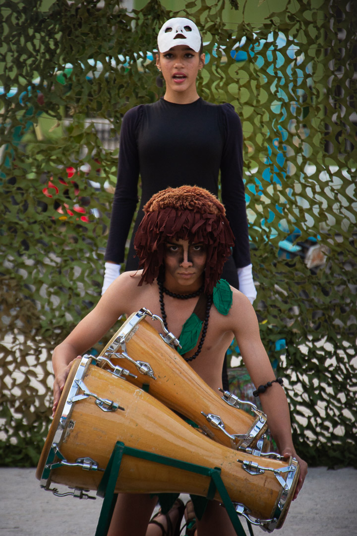  El grupo de teatro musical infantil Abrakadabra, de Cienfuegos, presentó el espectáculo El misterio de Fantasía, un paseo por personajes y mitos de los campos cubanos, y una llamada de atención a los padres en la educación de sus hijos.