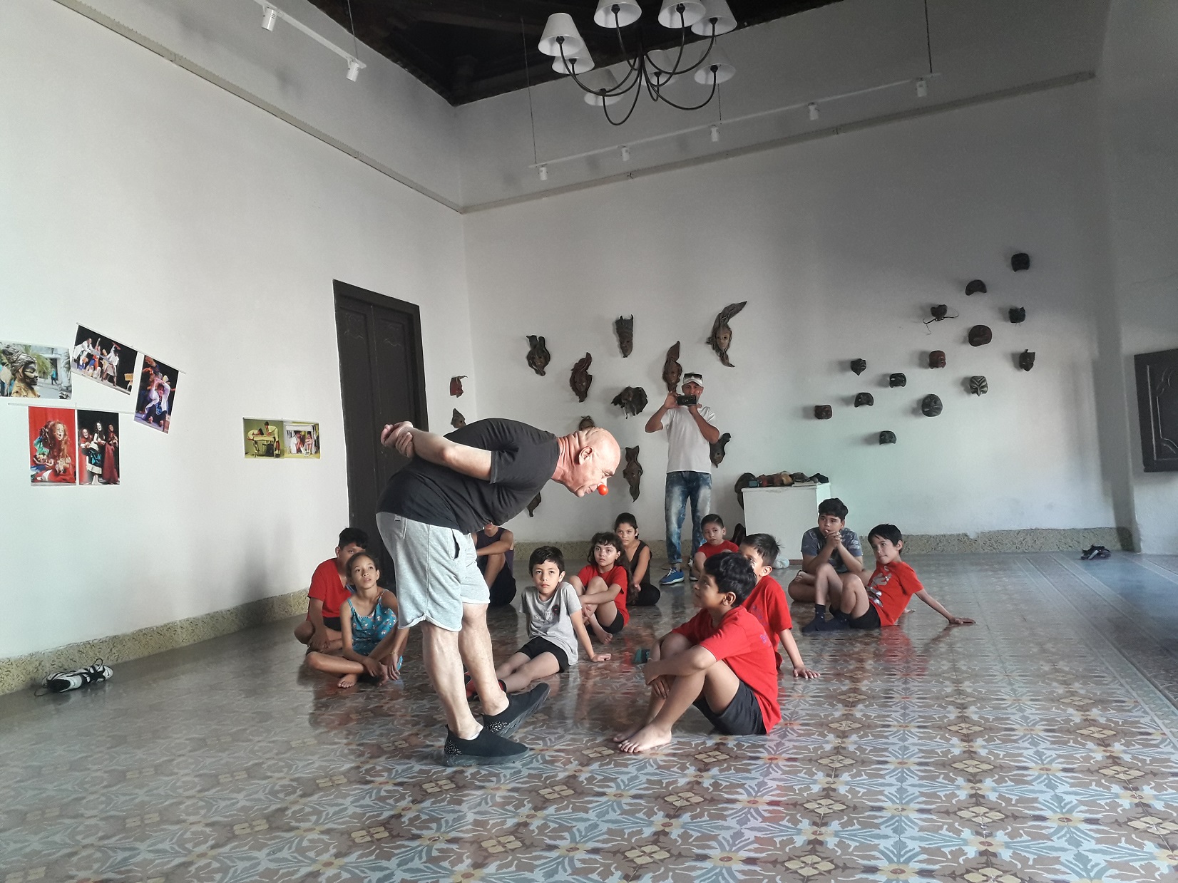 El Teatrino propició talleres de actuación, folclor, música y clown, este último impartido por el italiano Giorgio Vito, radicado en Cuba desde hace 20 años y que como fotógrafo ha registrado parte de la memoria escénica de esta ciudad.