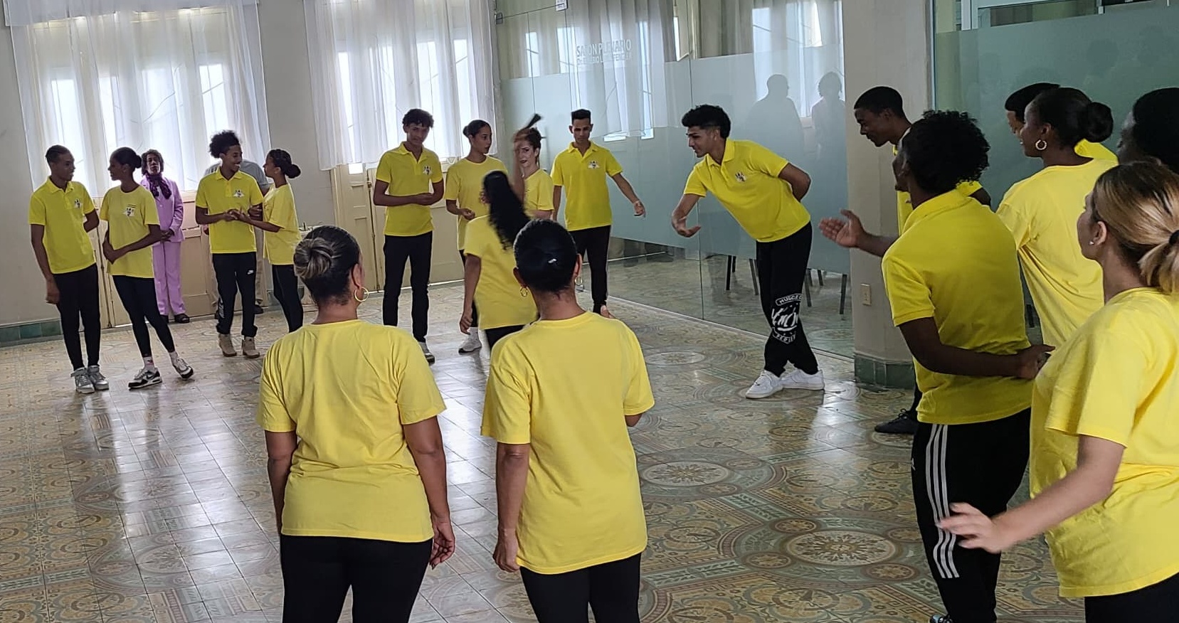 El Ballet Folclórico de Camagüey presentó un fragmento de su último estreno "Venturas y desventuras de una gompañía"