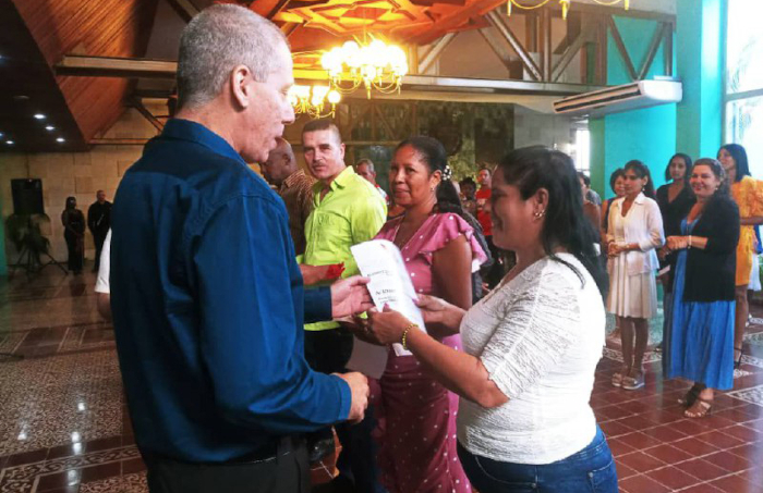 Foto: tomada de cadenagramonte.cu Ponderan trabajadores del Partido e