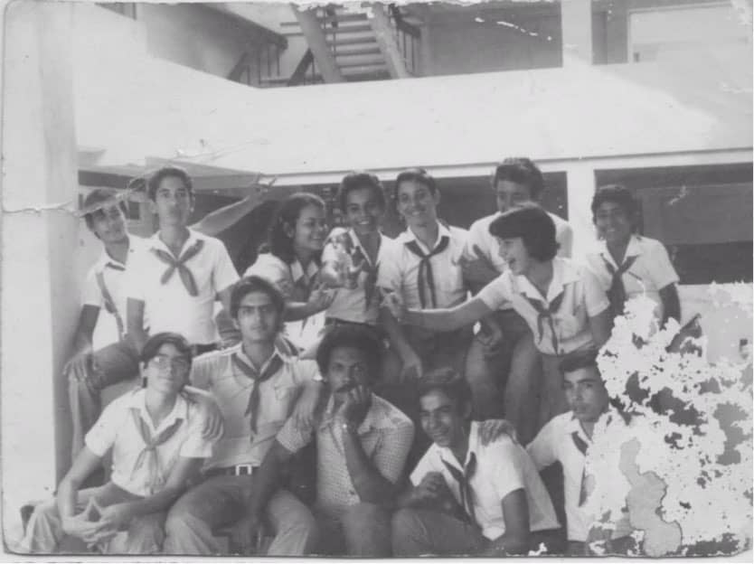 Foto grupal con alumnos de la Escuela Vocacional Luis Casas Romero.