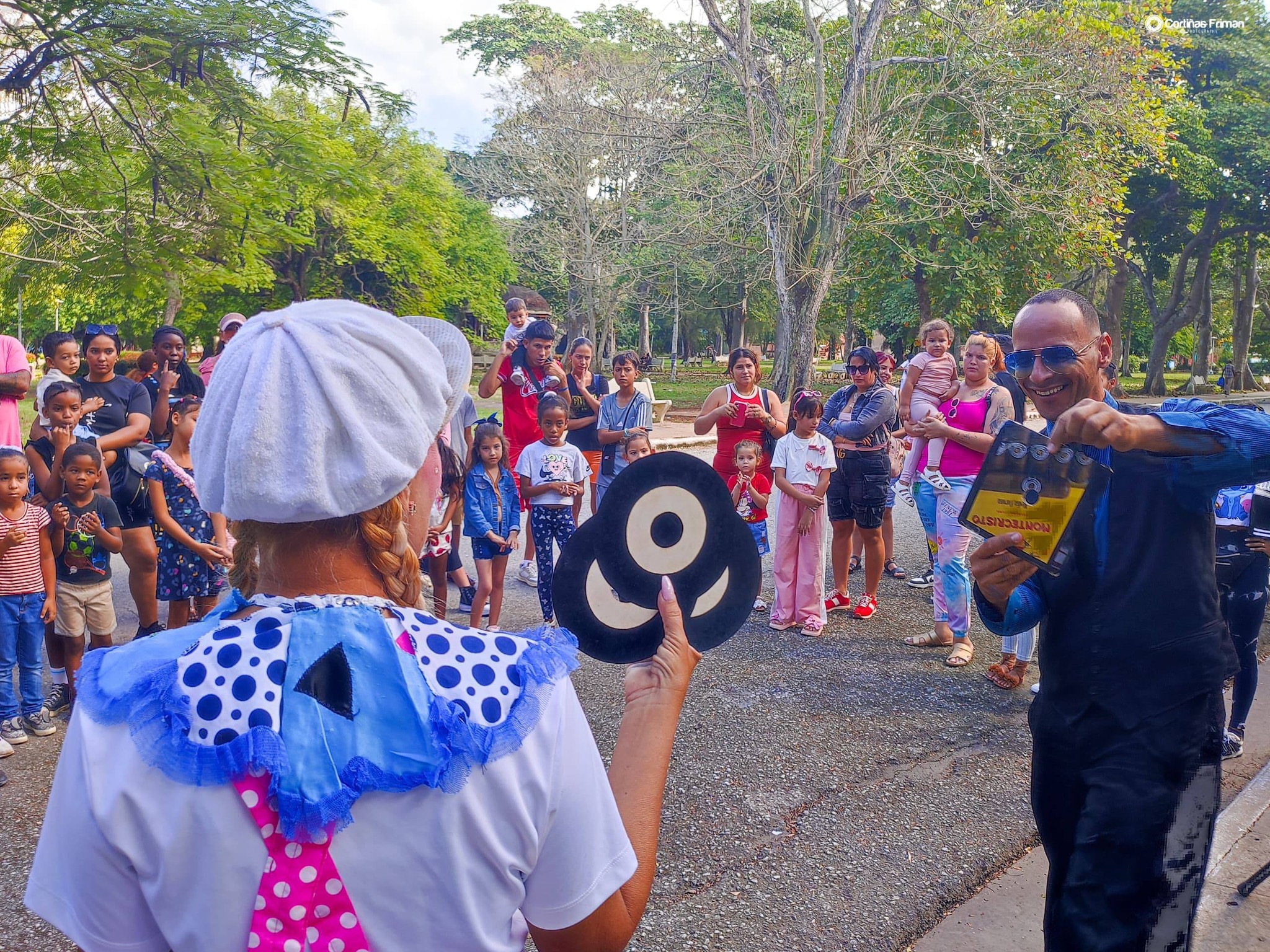 Las mañanas de domingo funciona la peña Estrellita, en el Casino Campestre, espacio ya habitual para el público infantil, sostenido por artistas escénicos que no renuncian a la risa ni a la presencia de la familia.