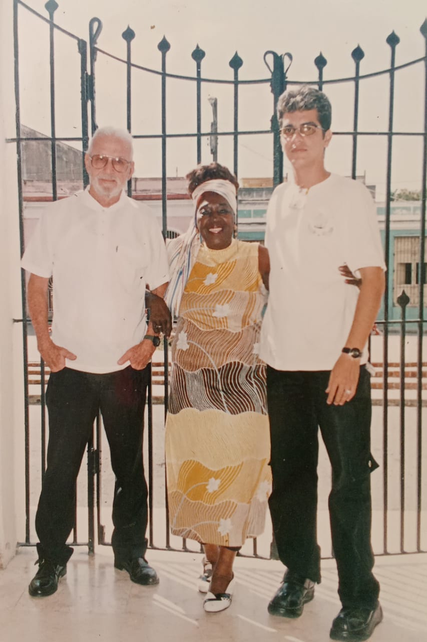 Junto a los camagüeyanos Candita Batista, Vedette Negra de Cuba, y el cantante Servando Vázquez.