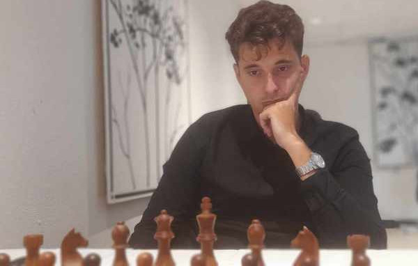 Partida rápida con el nuevo rey del ajedrez en Cuba