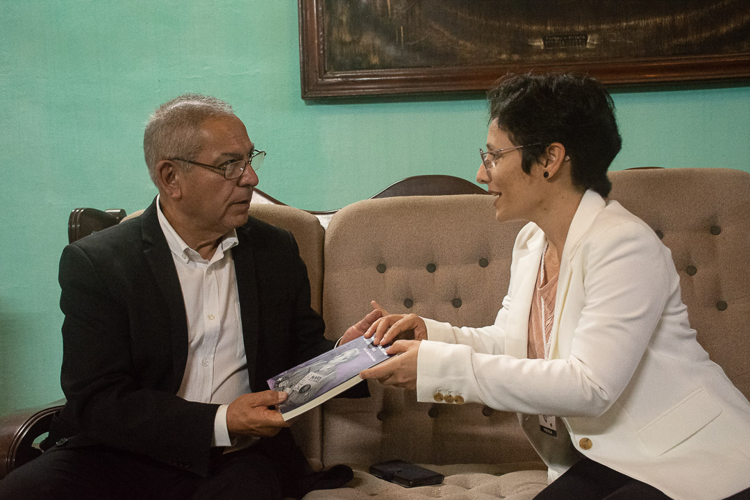 Luis E. Aguilera comparte con escritores camagüeyanos.