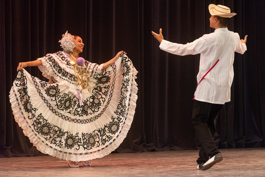 Pareja chilena que participó en la quinta edición del festival internacional Camagua Folk Dance, en diciembre del 2024.