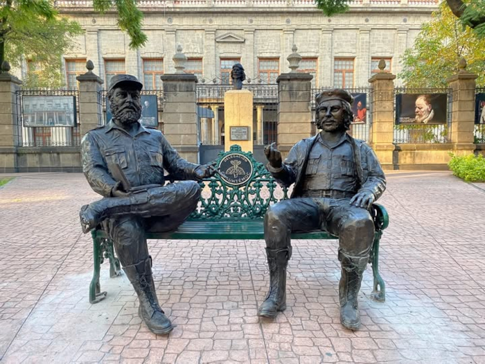 Foto: Tomada de prensa-latina.cu e estatuas de Che y Fidel Castro