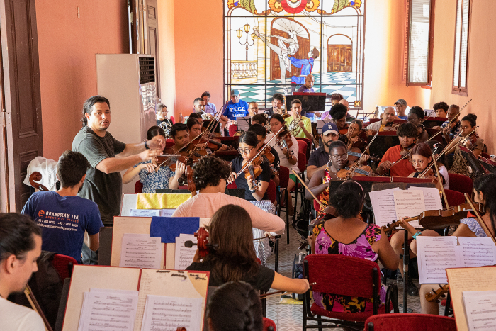 Fotos: Leandro Pérez Pérez/ Adelante amagüey, más allá del atril (+Fotos)