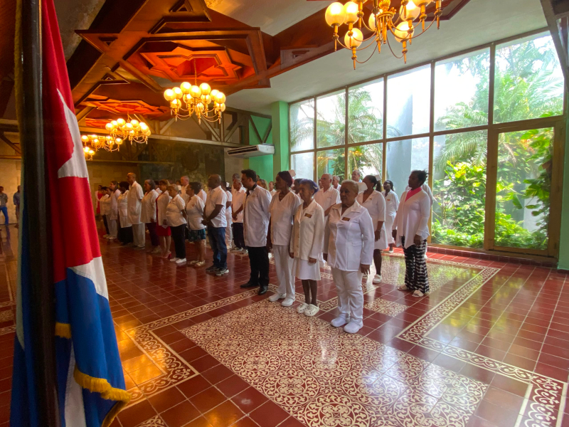 Reconocen trayectoria de profesionales de la salud en Camagüey