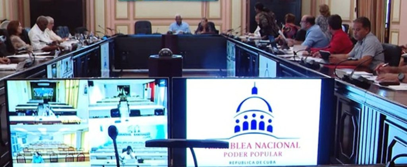 Aprueba Consejo de Estado cuatro decretos leyes
