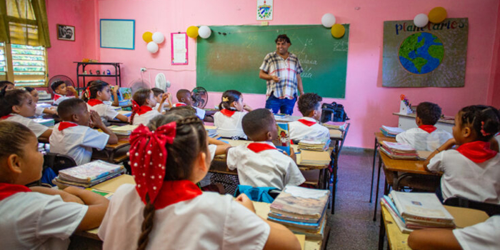 Actores económicos en Florida apoyan al sector educacional 