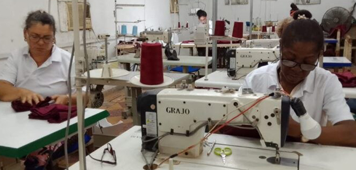 Promueven alianzas para agilizar confección de uniformes escolares