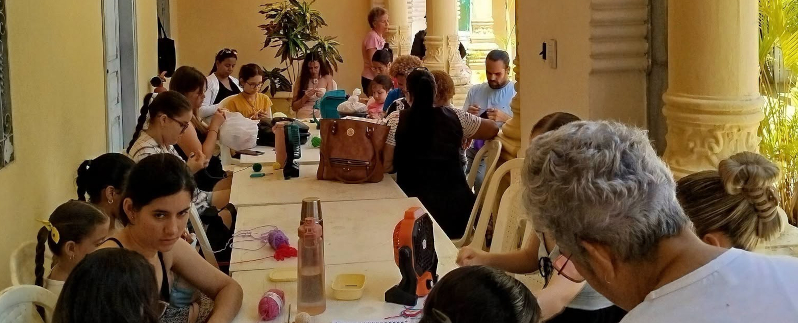 La mujer que teje la calma
