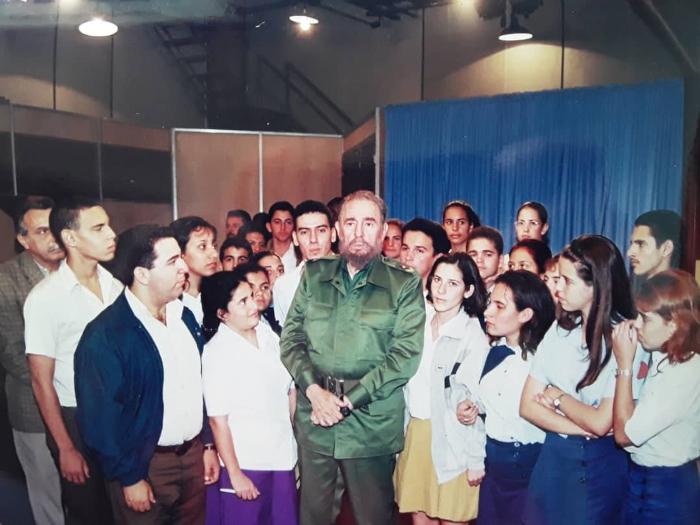 Fidel sentia una felicidad estar rodeado con jovenes