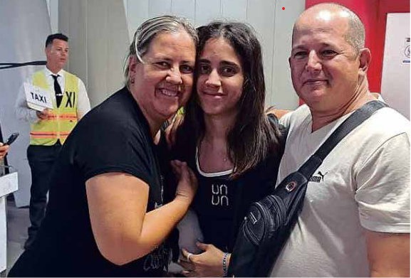  Heidy junto a sus padres quienes le inculcaron desde pequeña el amor por el estudio Foto: Cortesía de la entrevistada